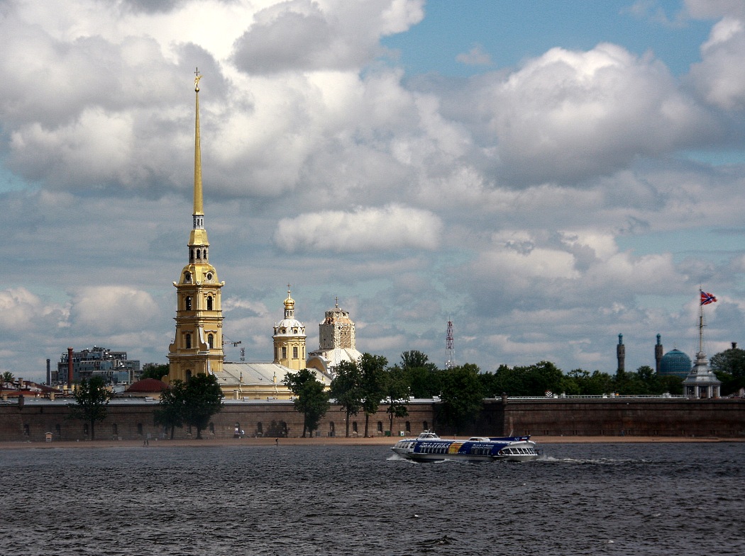 Пласт истории с вкраплениями современности.