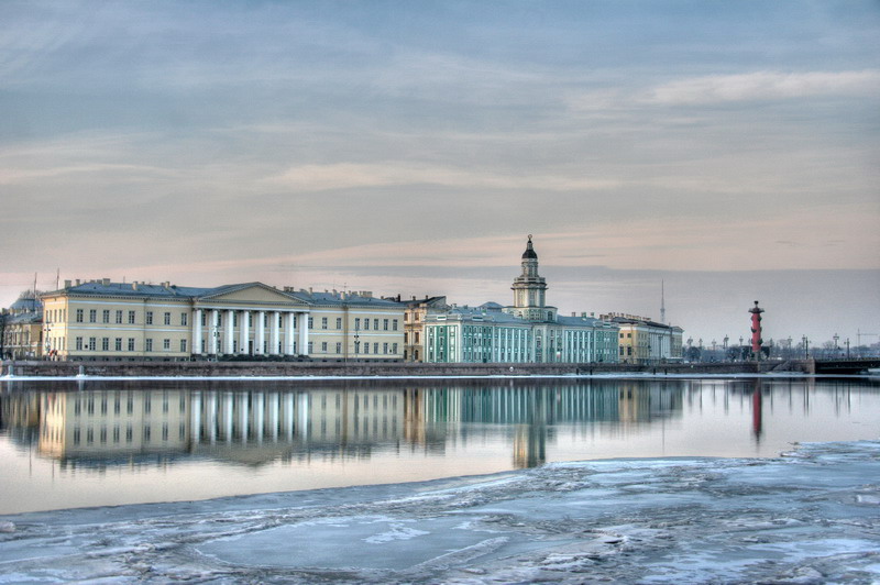 Петербург. Вид на кунсткамеру. 