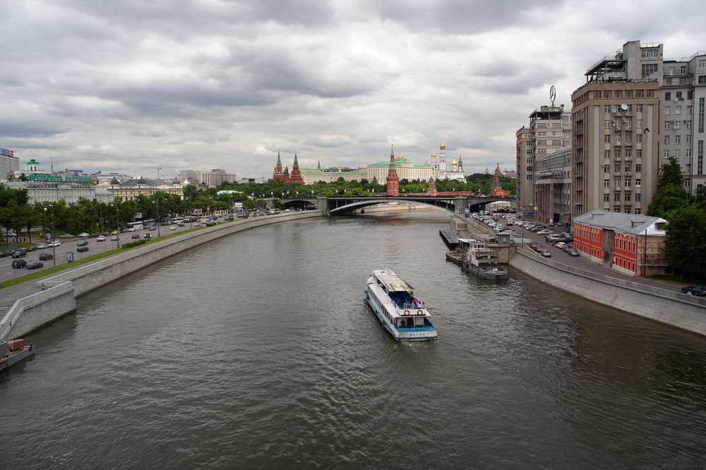 Москва, набережная.