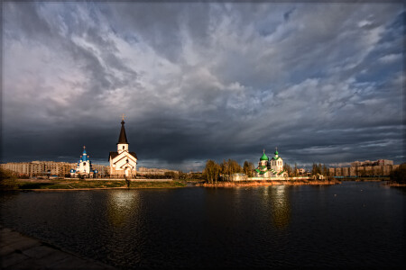 В лучах заката.
