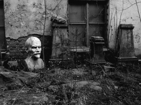 Идолы прошлого пылятся в тени