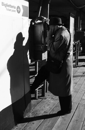 По телефону...