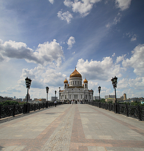 Широк мост праведным...