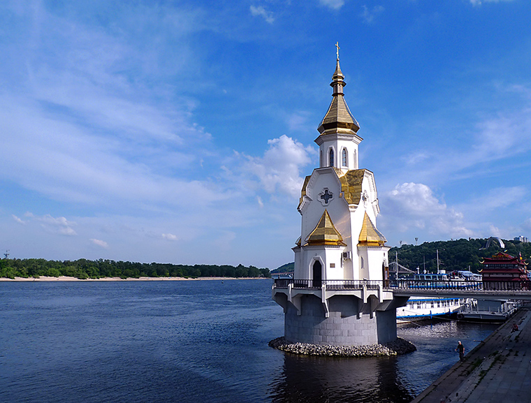 Храм Святителя Чудотворца Николая на водах. Киев.