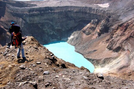 Кислотное озеро