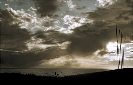 вдоль берега