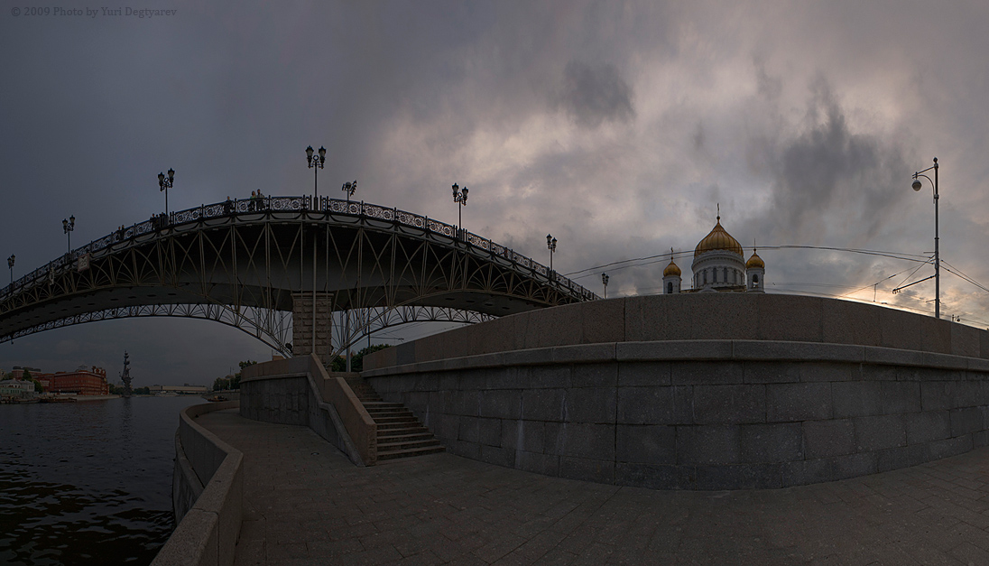 - Москва. Пречистенская набережная. -