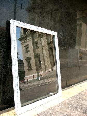 В капле чистого стекла...