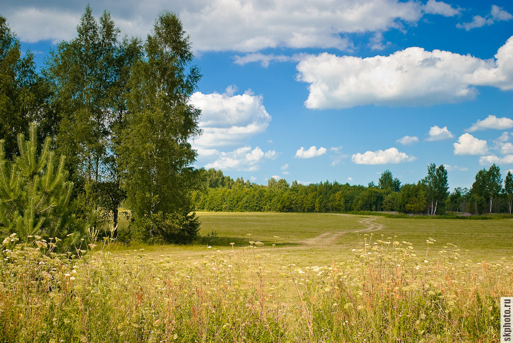 Дорога с облаками