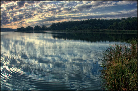 Оставляя круги на воде...