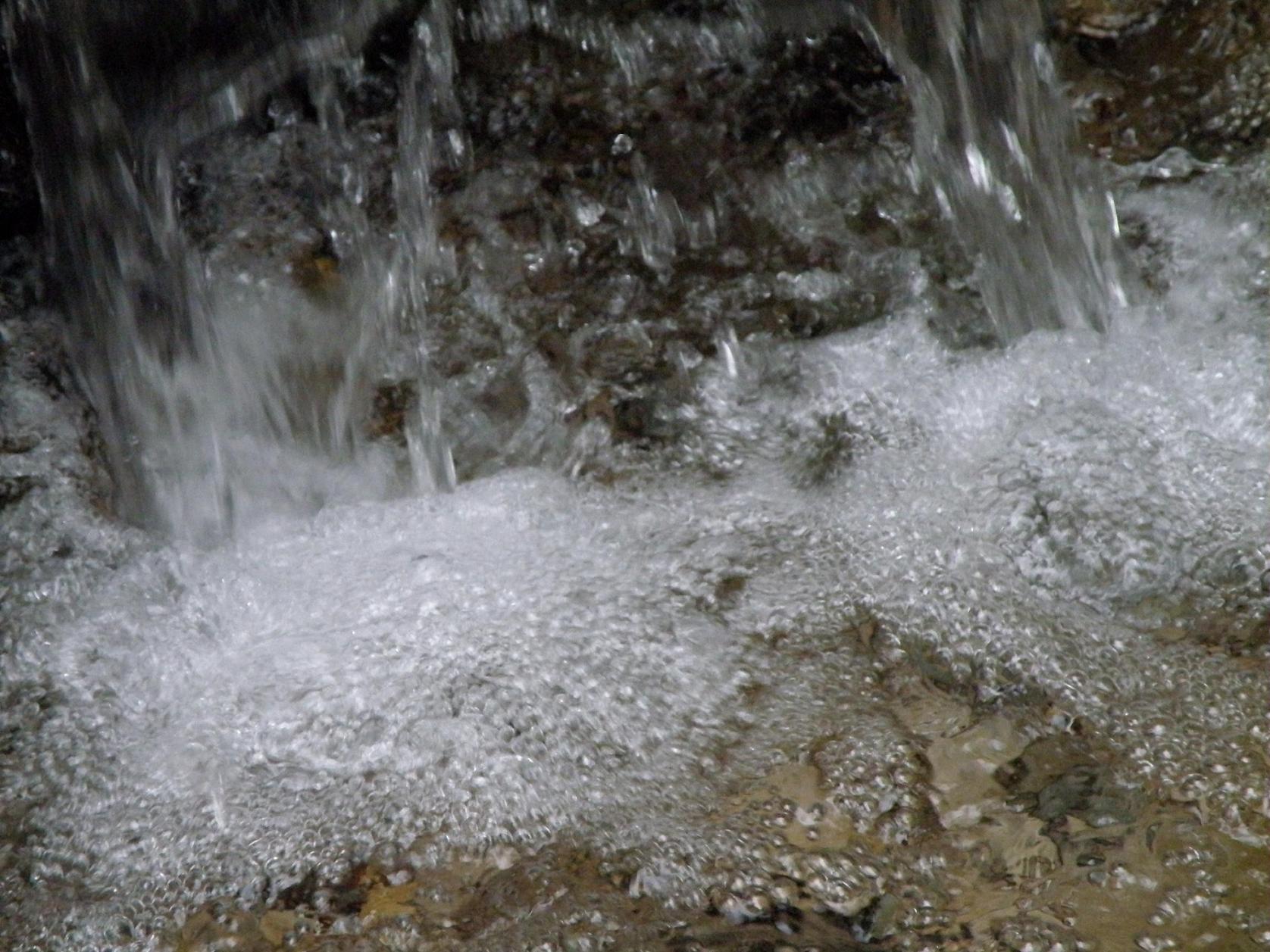 Лесной водопад