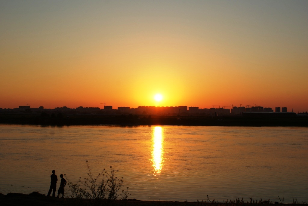 закат на реке кубань