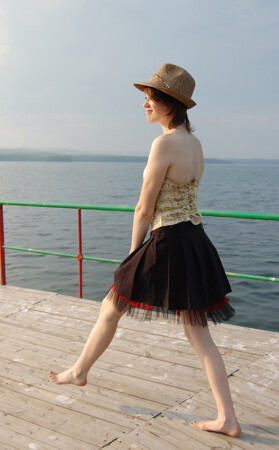 летящей походкой...)