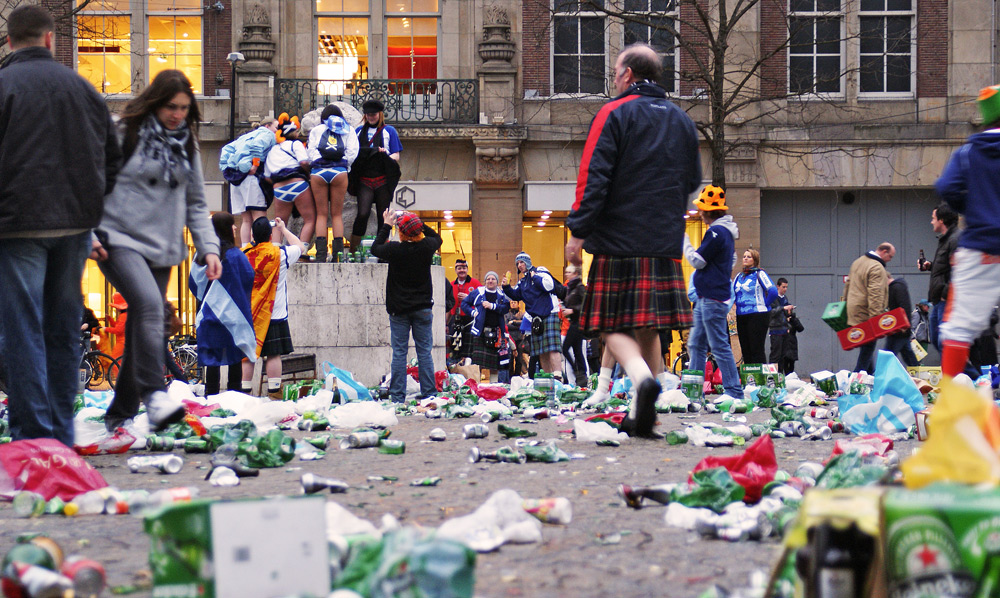 Dam Square. Holland vs Scotland (3:0). Girls on top