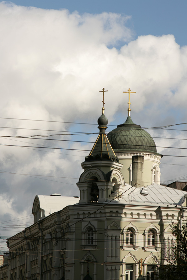 Сквозь паутину проводов