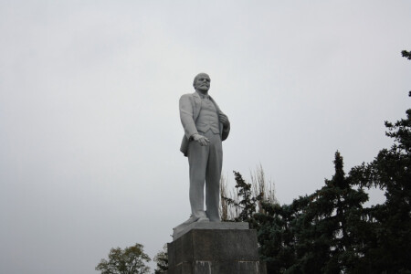 "..и Ленин,такой молодой"