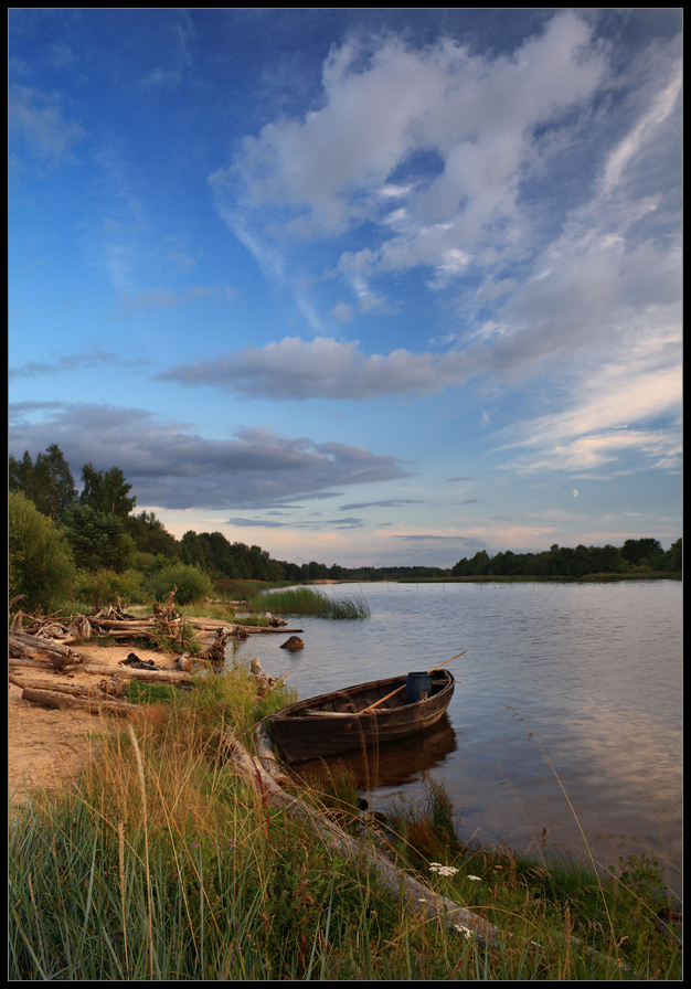 Пейзаж с лодкой