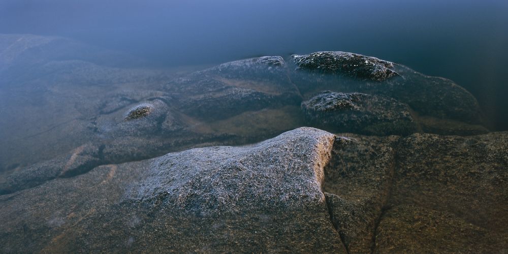 Вода и камень