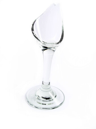 Разбитый бокал