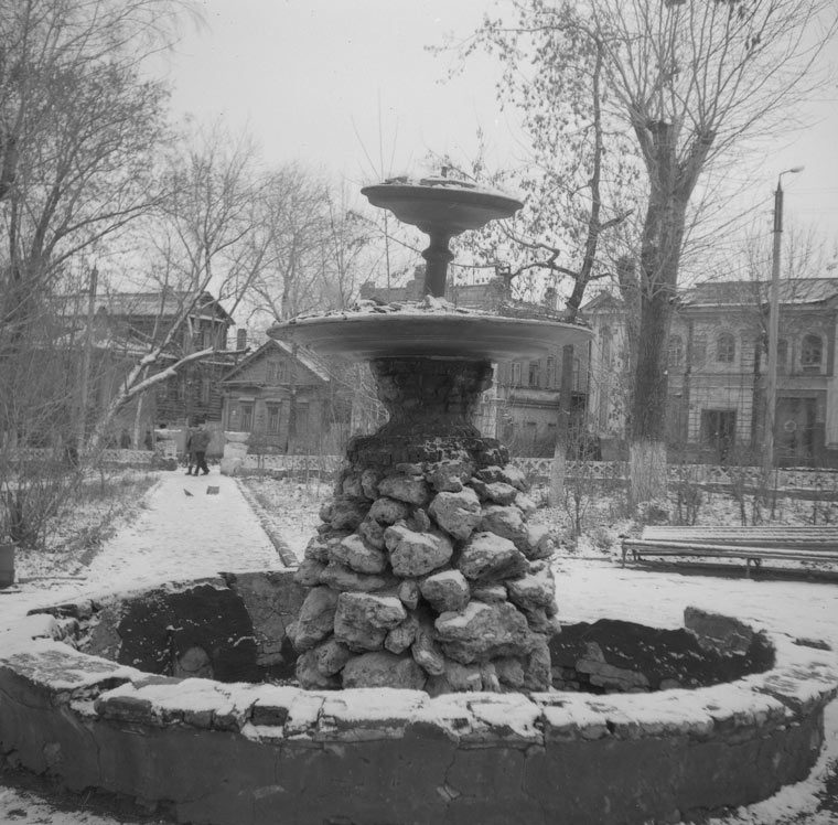 Старый фонтан в старом городе