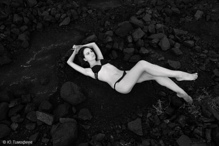 Девушка, белье, уголь