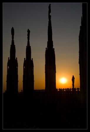 Закат на крыше храма