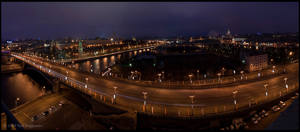 - Москва. Кремль и Большой Каменный мост. -