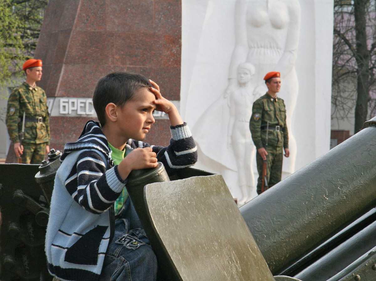 А может быть военным...