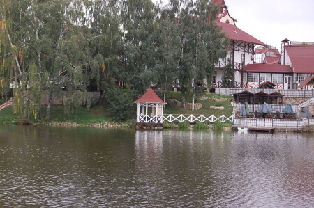 Кабачок у пруда