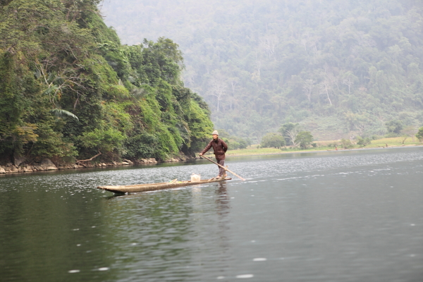 The pirogue's in the lake Babe