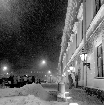 Театральный подъезд