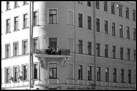 Трое на балконе