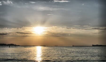 Закат на море