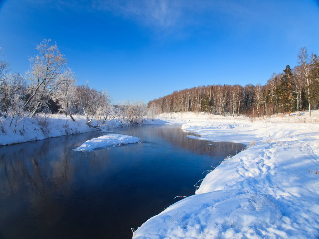 Зимняя река