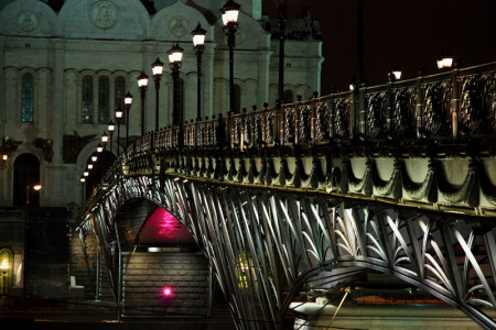 Соединяя берега