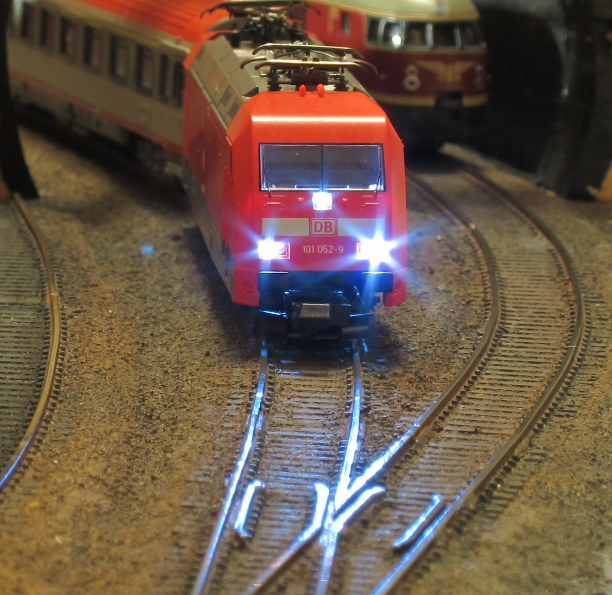 N-Scale Roco BR101 with NEW XENON LIGHTS