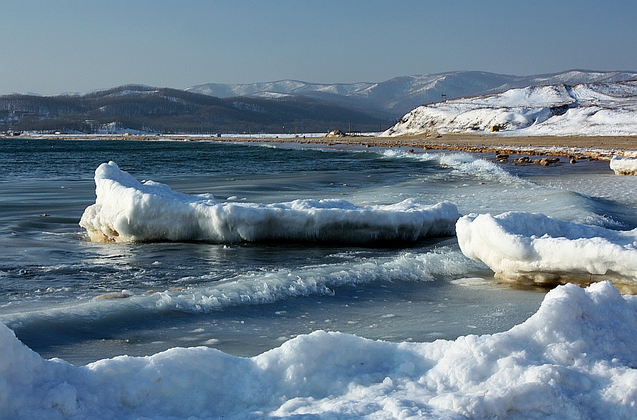 Февральский вид на море