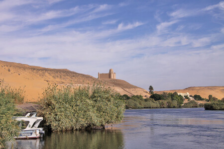 Мавзолей на горе.