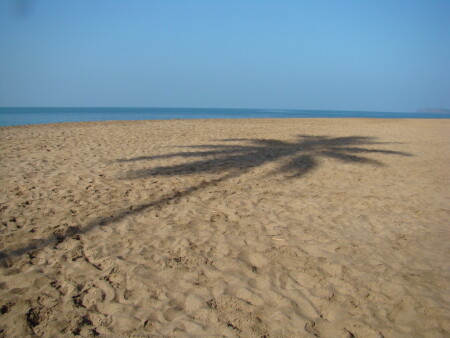 Тень на пляже