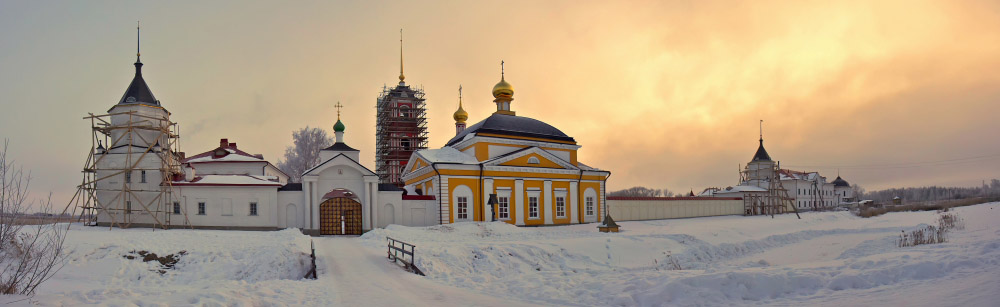 монастырь на рассвете