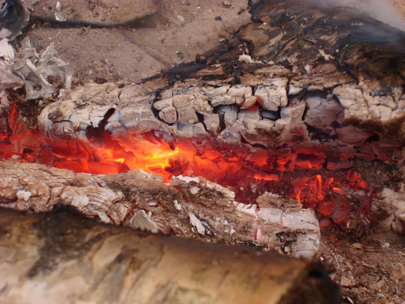 Пламя любви погасло, остались только угли...