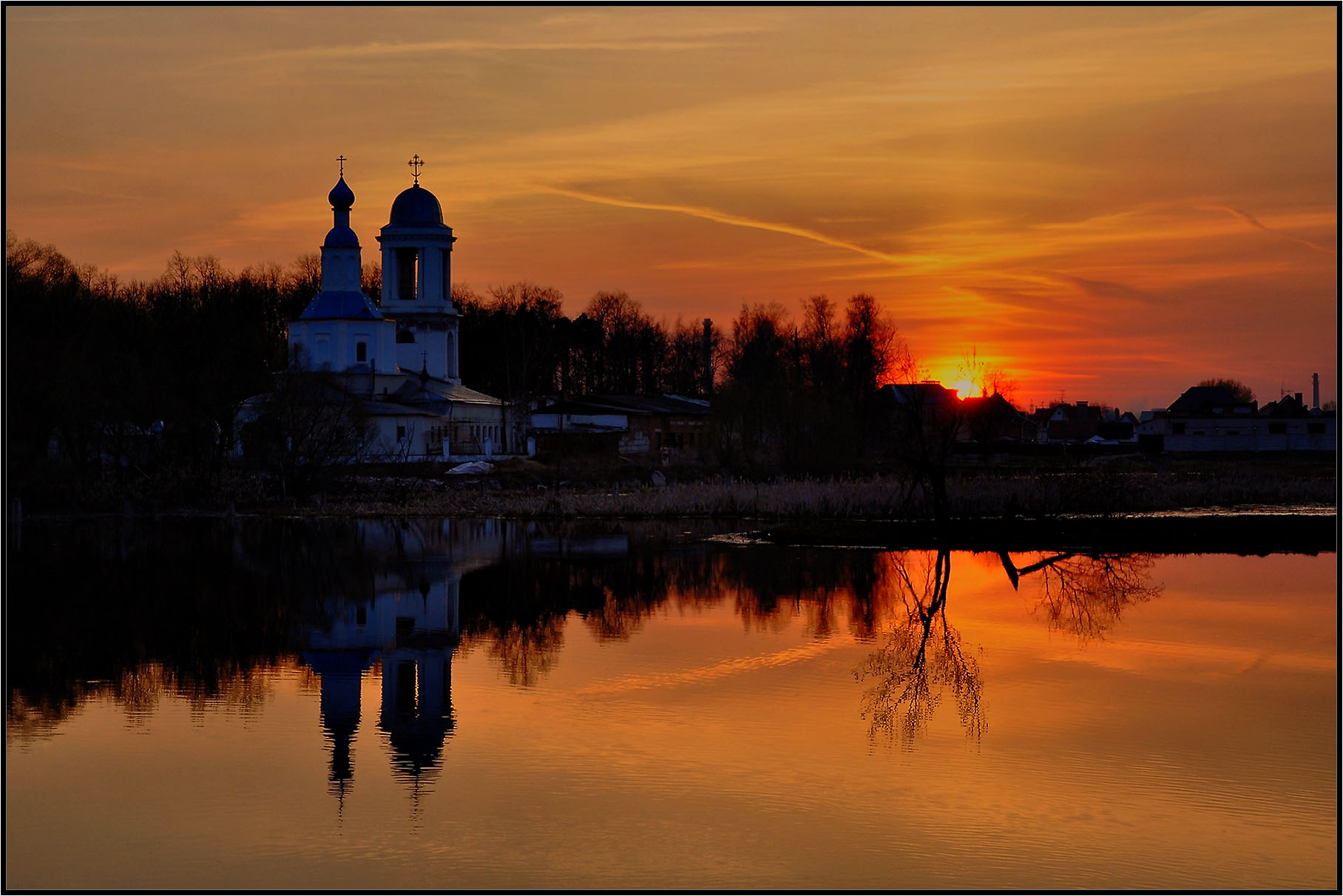 Церковь и закат