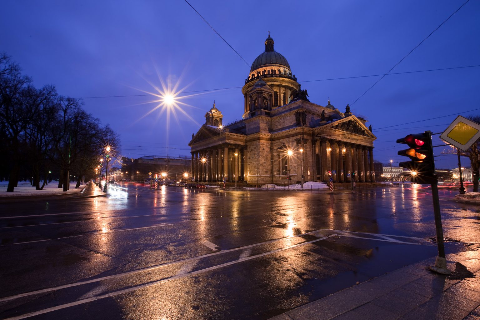 Исаакий, вечер, дождь.