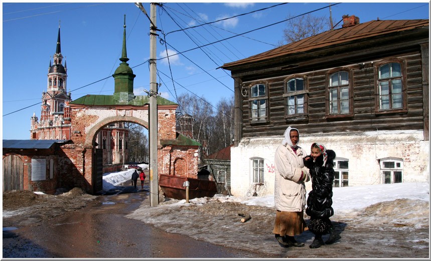 Цыганки возле Можайского Кремля