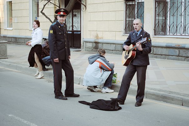 А кому сейчас легко?