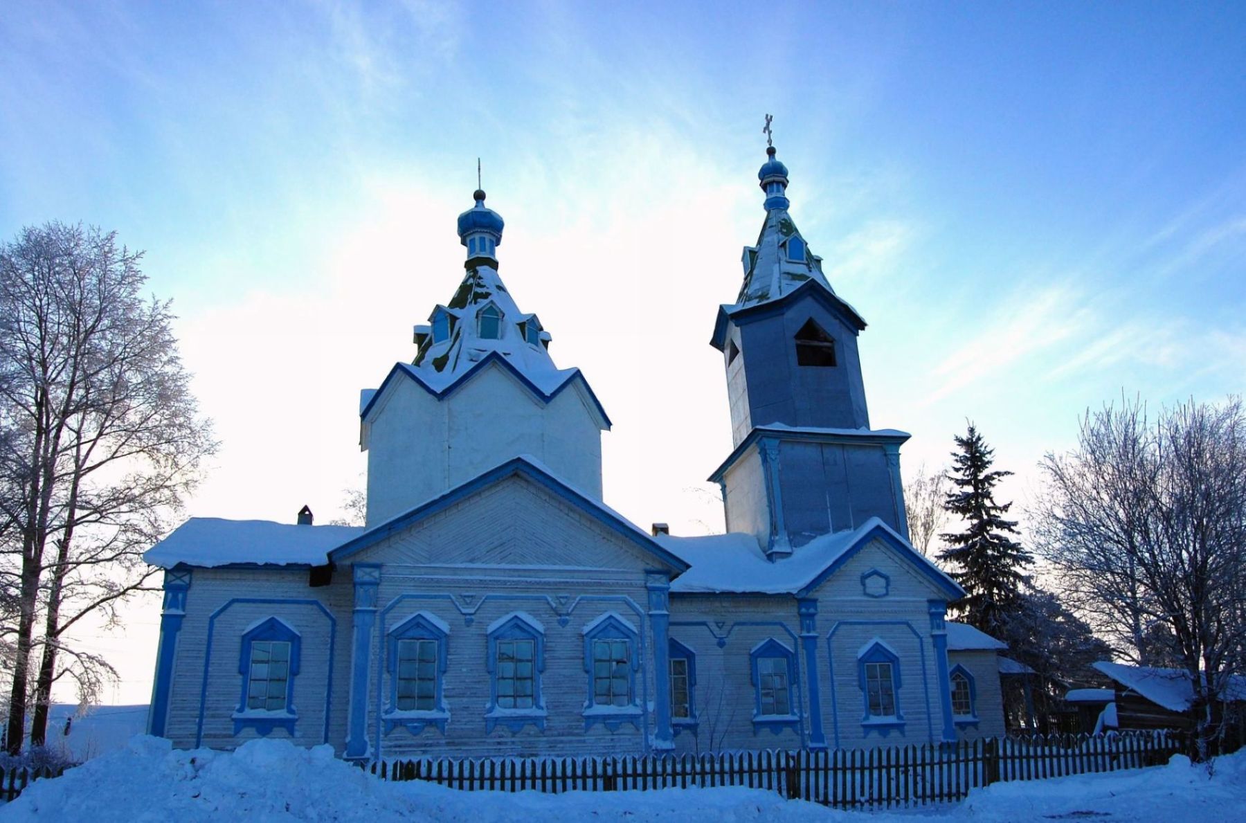 Старая деревянная церковь