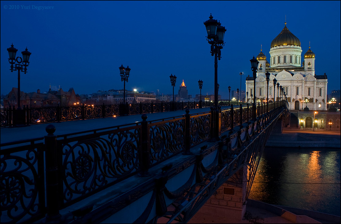 - Москва. Патриарший мост. -