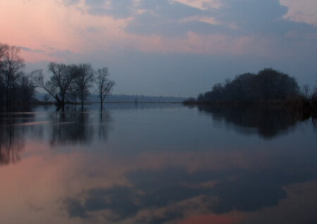 Закат на реке