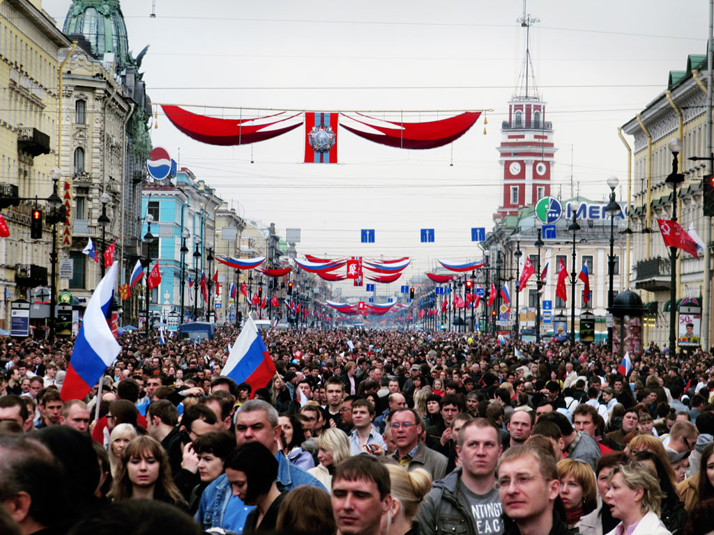 Праздничная толпа