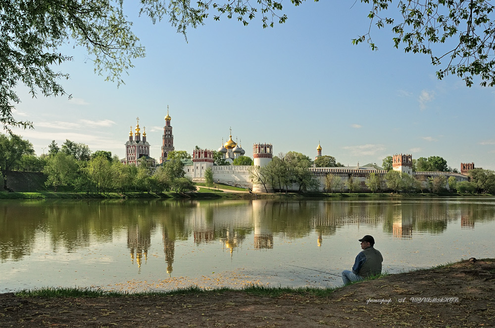 РЫБАЧОК НА МОНАСТЫРСКОМ ПРУДУ